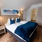 Haus Karnia Appartements & Zimmer Hermagor-Pressegger See