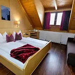 Hotel Haus Karnia Appartements&zimmer
