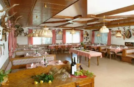 Otel Haus Karnia &