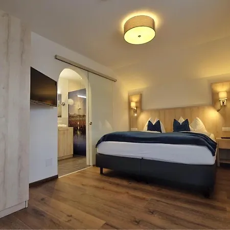 Otel Haus Karnia & Hermagor-Pressegger See