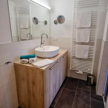 Haus Karnia & Otel Hermagor-Pressegger See