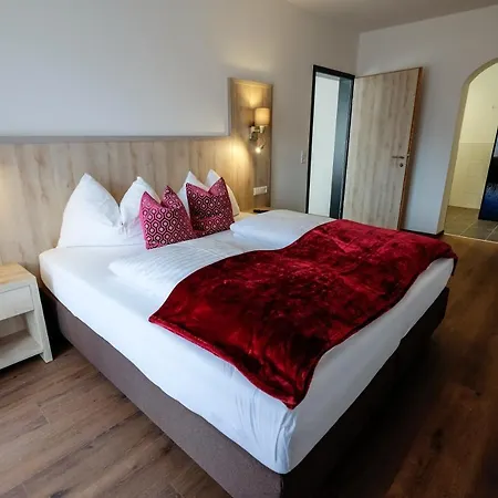 Haus Karnia & 3*