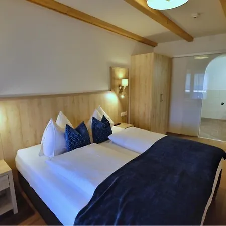 Haus Karnia & Otel Hermagor-Pressegger See