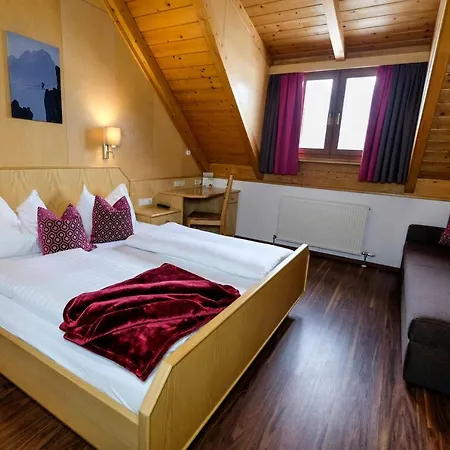 Hotel Haus Karnia Appartements & Zimmer