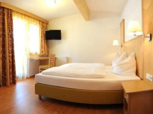 Haus Karnia & Отель