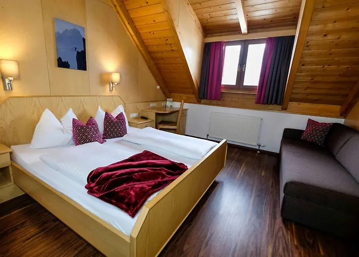 Отель Haus Karnia &